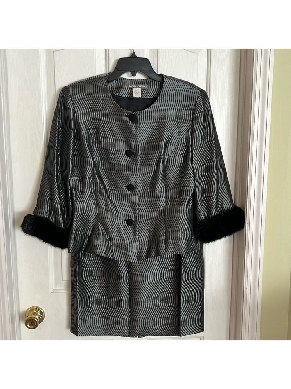 Maggy London 2 piece women’s suit. Size 12. Blazer and skirt. Black and silver.